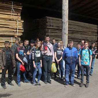 Традиционная экскурсия по заводу для школьников Ларичихинской средней школы.