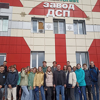 Демонстрация производства для будущих экономистов.